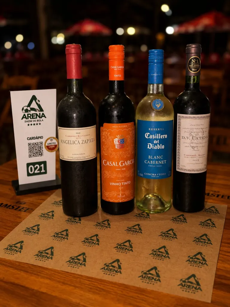 Seleção de vinhos na mesa da Arena